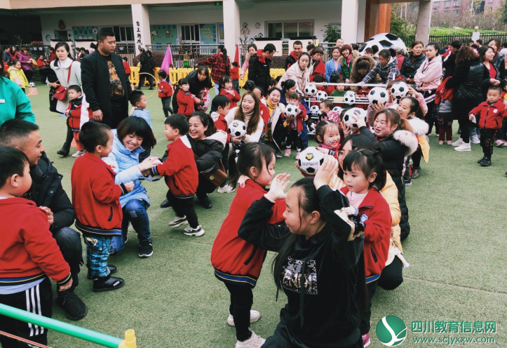 安居一幼第七届亲子趣味运动会暨“全国足球幼儿园建设”启动仪式隆重举行