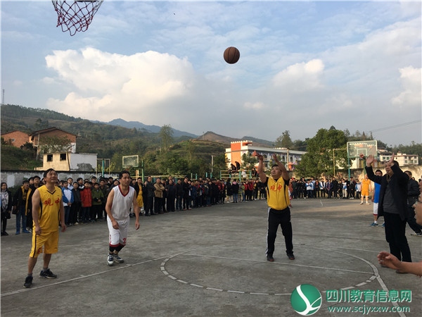 广安邻水县观音镇中举行教职工篮球比赛