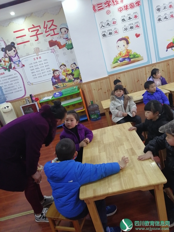 汶川二幼开展防拐防骗演练活动 (2).jpg