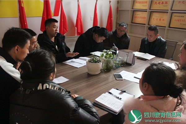 磨溪小学举行体育校本课程研讨会