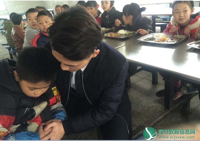 广安武胜县真静学校举行食品疑似中毒演练