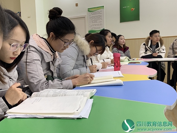 汶川中学高三支部举行青年教师座谈会
