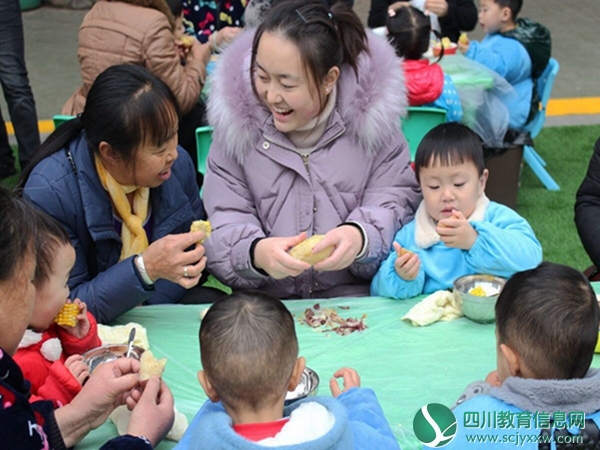 安居区三家镇中心幼儿园顺利开展家长开放日3.jpg