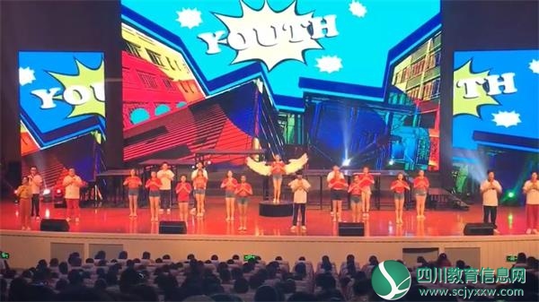 广元市职高学生观看2019年四川省道德模范故事巡演