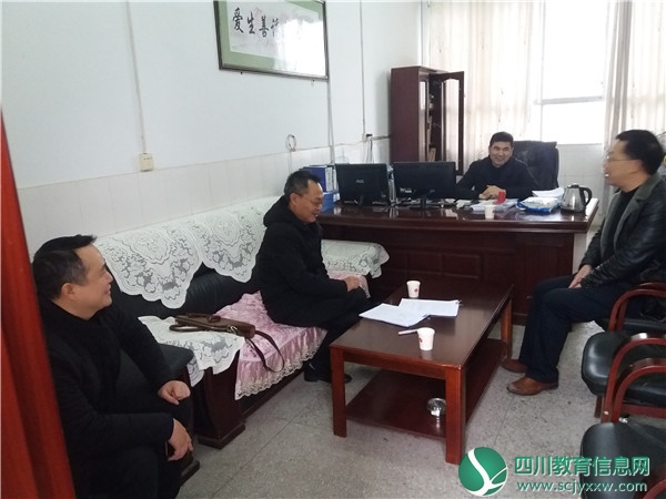 武胜县市场管理监督局李队长深入学校调研食品安全工作