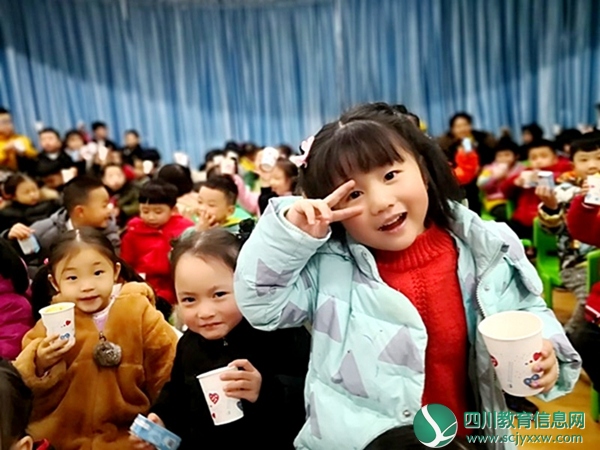 兴奋的小橙子.jpg