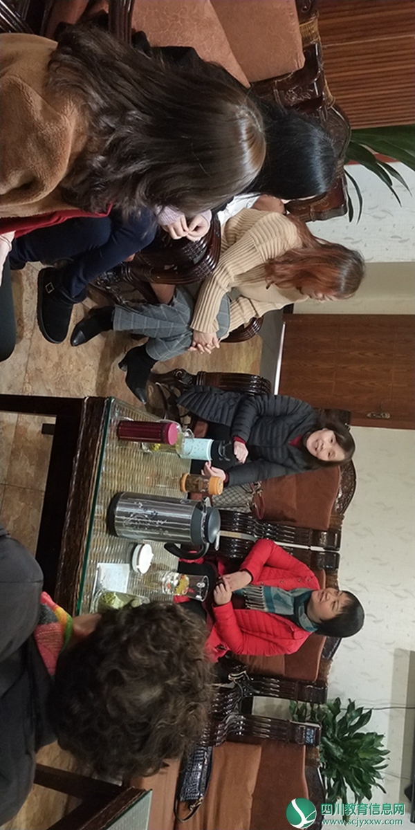 汶川二幼开展慰问退休教师活动 (1).jpg