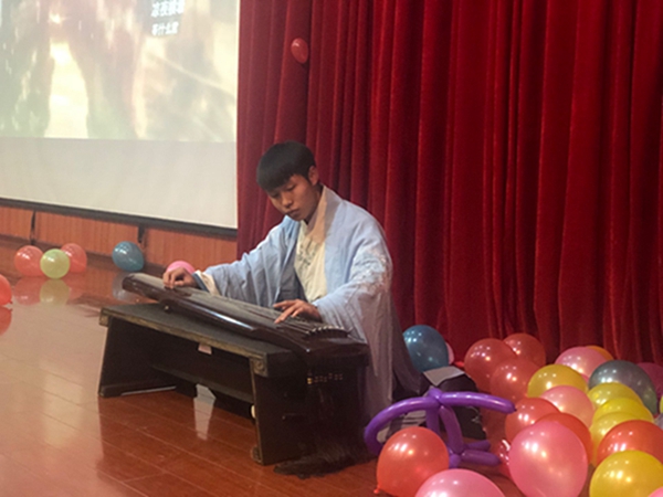 汶川中学举行 第四届社团联合会文艺汇演