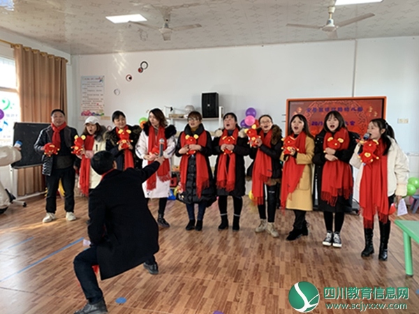 安居区琼江路幼儿园开展年会活动