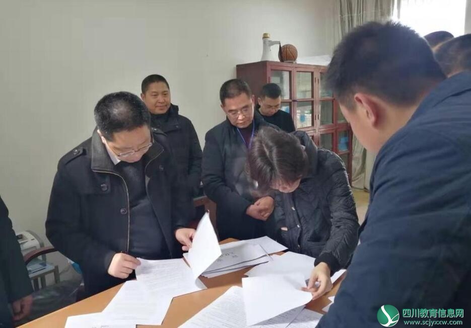 德阳市教育局副局长吴艳到中江调研农村义务教育学校标准化建设工作