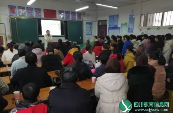 邻水县兴仁镇中召开期末学生家长会