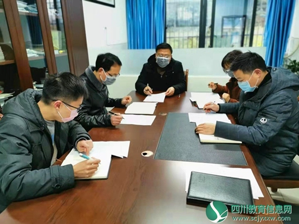 峨眉一中积极组织师生开展网上远程学习工作