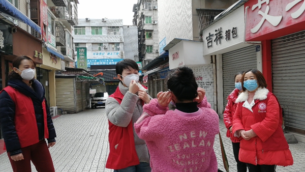  江油市东方红幼儿园开展党员志愿者活动