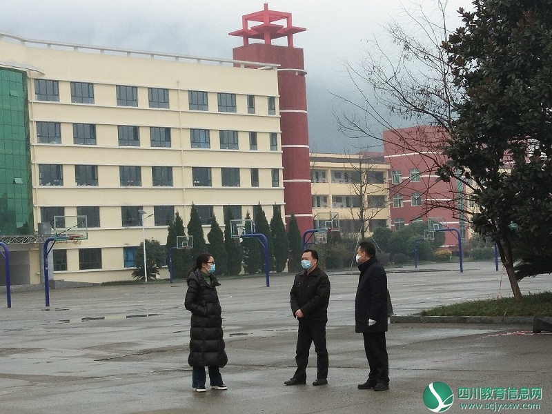 广元剑阁县委宣传部长检查教育系统疫情防控及线上学习准备工作