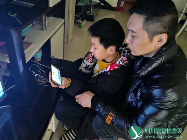 广安区东方小学校：小手牵大手 防疫在一起