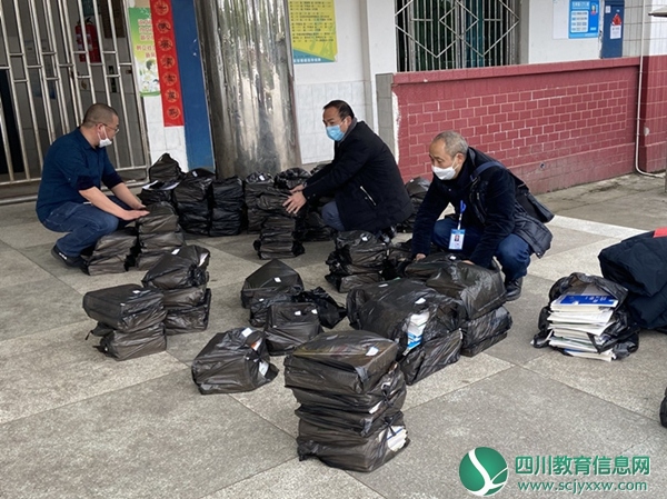 西眉中学开展送教材上门抗击疫情