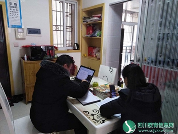 安居区东禅小学在钉钉视频上召开全体班主任会议3.jpg
