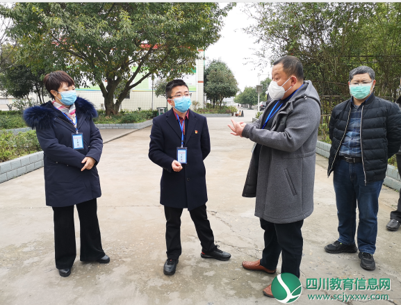 遂宁市船山区教体局局长米强督查遂宁六中疫情防控工作
