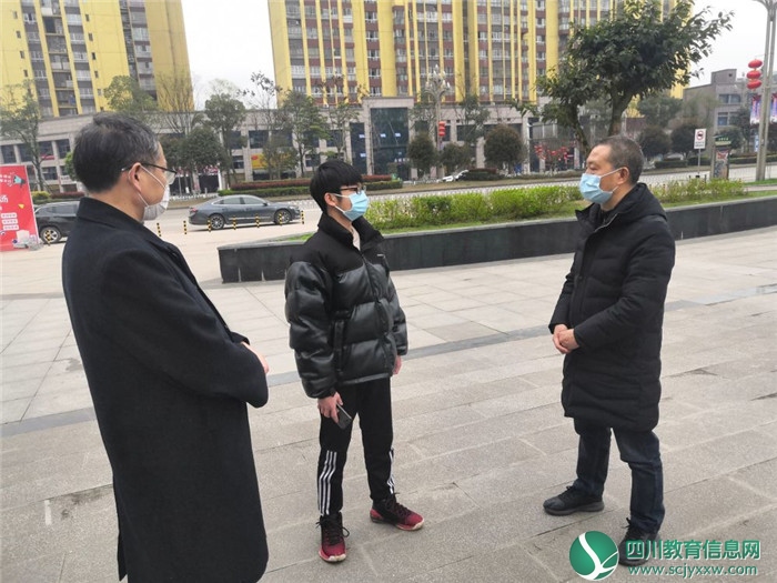 广安市代市中学：走基层 抓落实 为高三学子送温暖