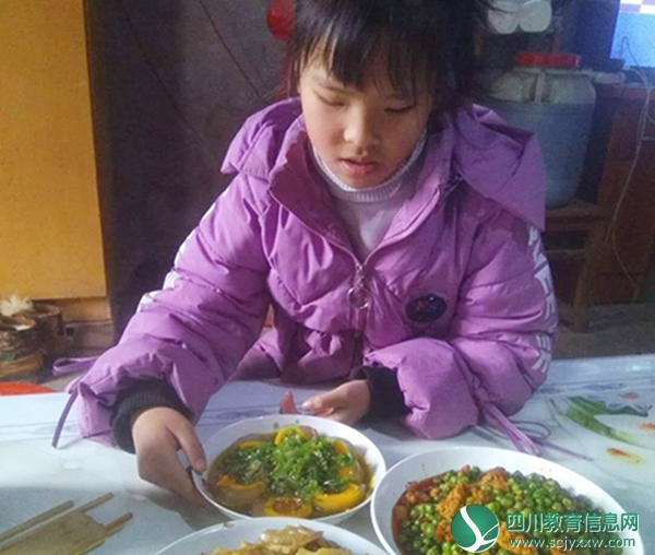 安居区西眉小学“用行动传承爱”三八节活动受好评2.jpg