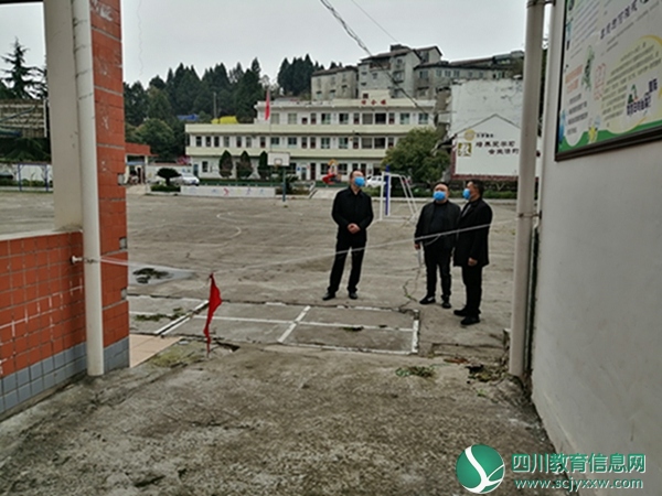2020.3.11区教体局副局长蔡礼一行检查指导兴旺明德小学安卫工作2.jpg