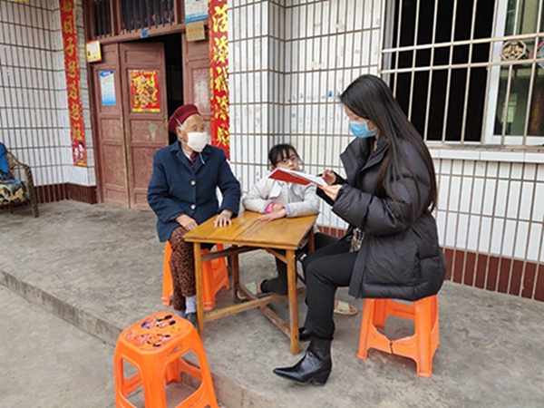 物流港瑰宝明珠幼儿园开展脱贫攻坚“走访慰问”活动