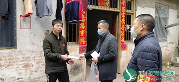 为高中贫困学子送去口罩.jpg