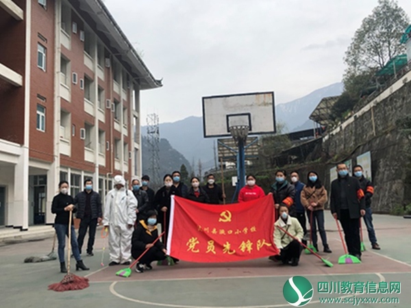 漩口小学开展“周末大扫除”活动