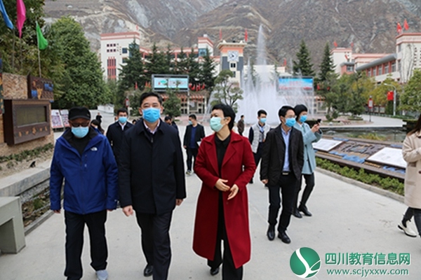 四川省卫健委副主任宋世贵一行来到汶川中学视察指导疫情防控工作
