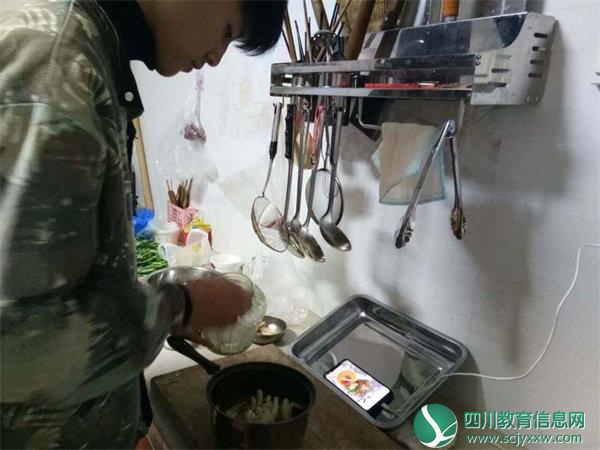 广元职高停课不停学 凉山学子在路上