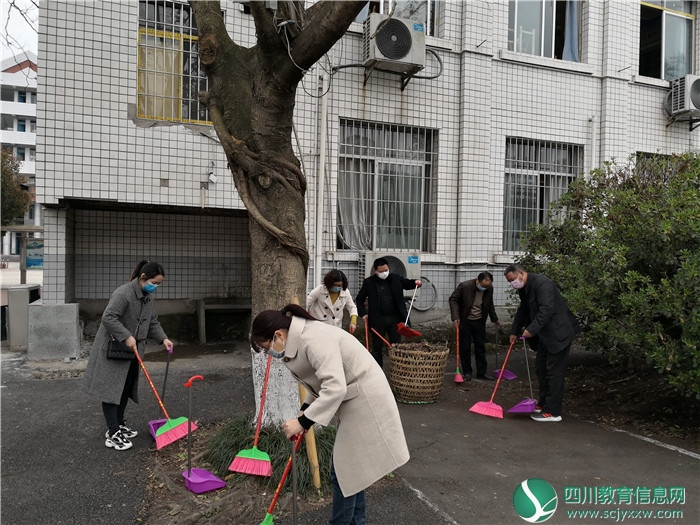 “周末卫生大扫除” 四川省武胜中学在行动