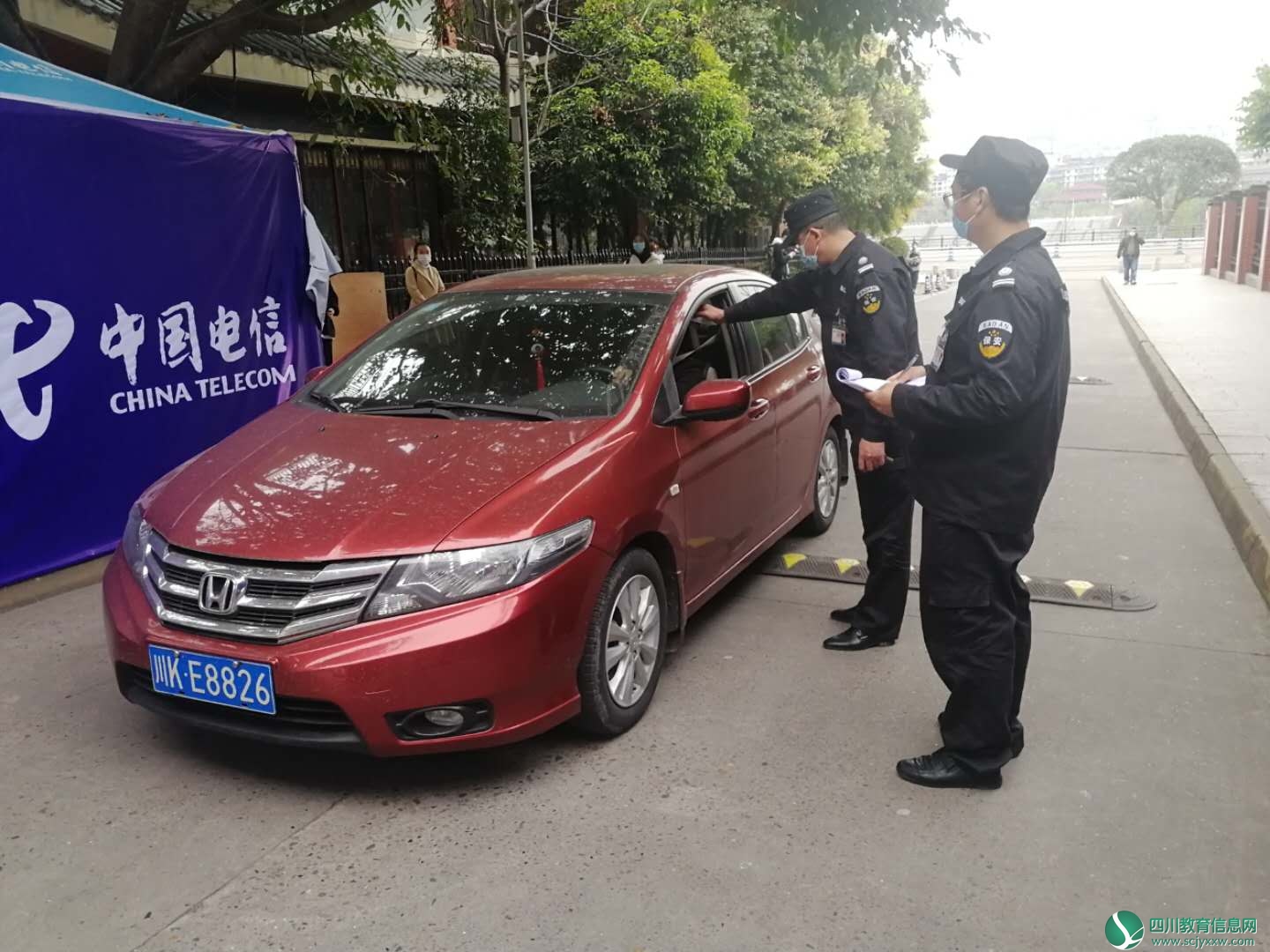 “疫”中送教.宅家到“材”----内江一中开展义务为学生配送教材到家活动