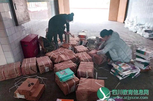 内江铁路中学送教材上门助力“停课不停学”