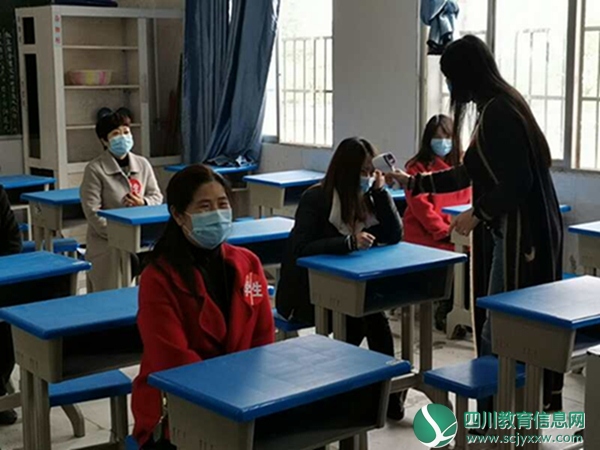 华蓥市双河四中举行“开学”模拟演练