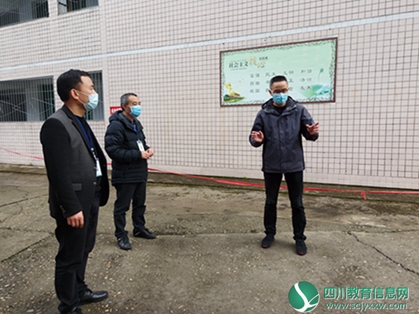 何忠义到聚贤初中督查疫情防控、开学准备工作
