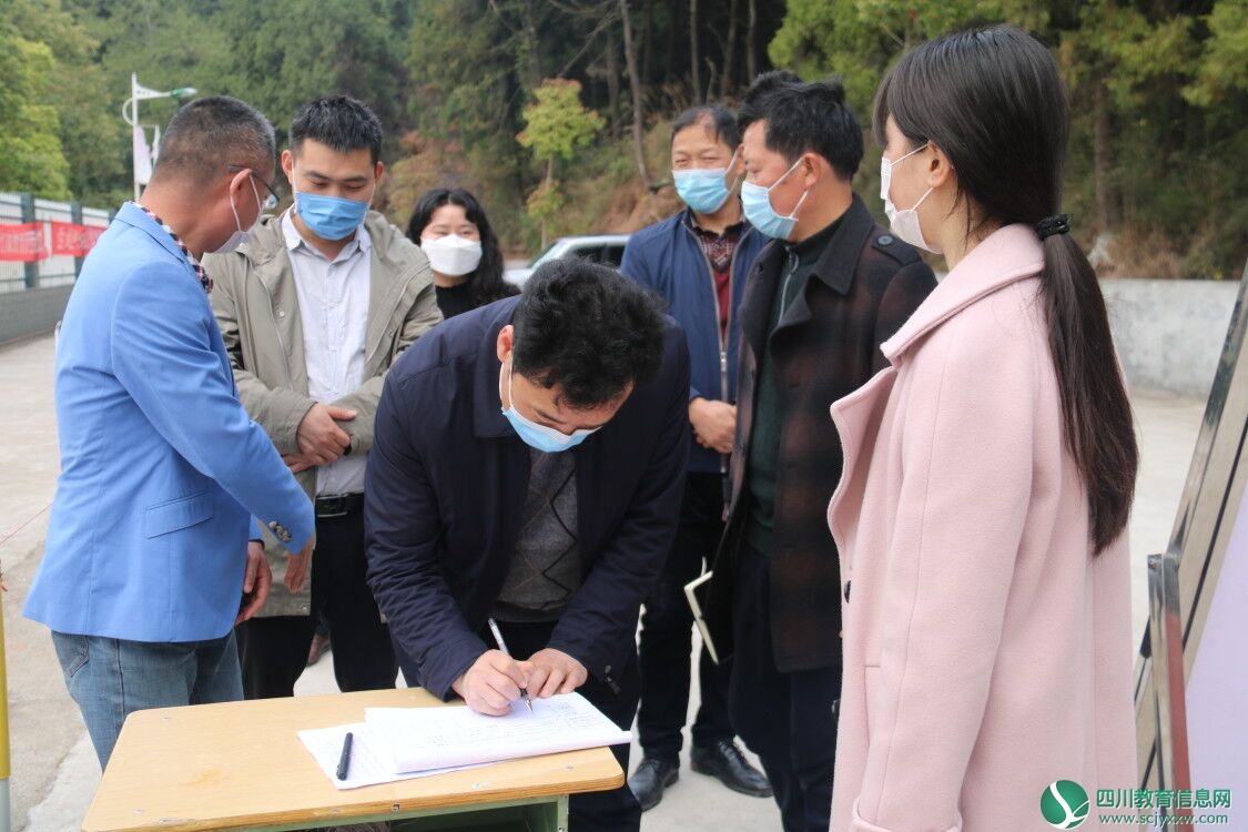 广元市区政府副区长杨槐林调研学校开学复课工作