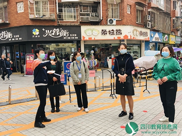江油市东方红幼儿园接受市教体局督导检查组进行开学准备工作督查