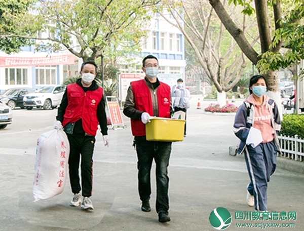 江油市华丰初中喜迎初三学子开学复课