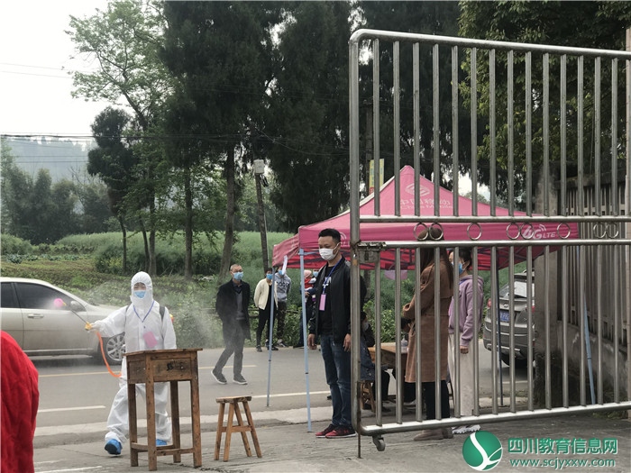 武胜县清平小学开展开学复课检查验收