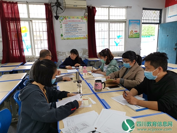 借时光之手，暖一处花开 ----油房街小学开展教师技能提升培训会