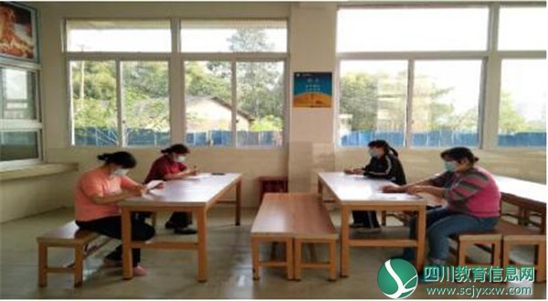 武胜县城北初中为学生开学提前做好食堂监管培训