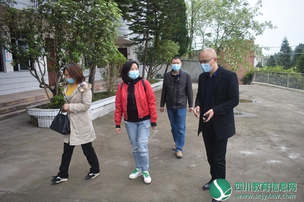安居区教体局领导到富果九义校督查开学复课准备情况