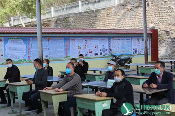 射洪市金华镇明伦小学举行后勤及食堂从业人员培训会
