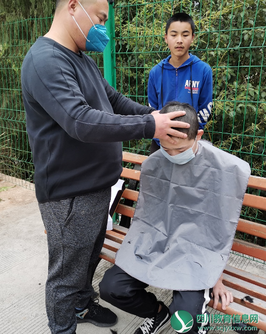 广元市剑阁县柳沟中学解决学生“头”等大事