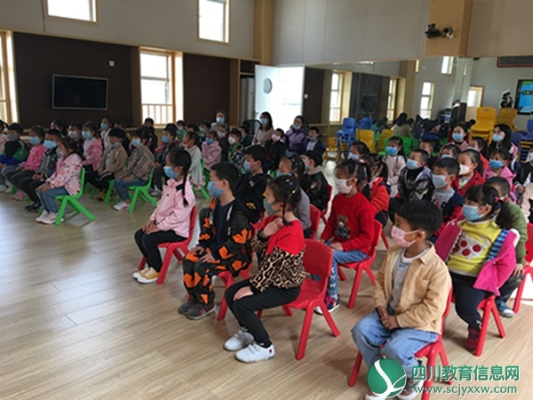 加强警校联动  构建平安校园 ——中国中铁映秀幼儿园联合映秀镇交警队开展“法治.安全进校园”主题教育活动