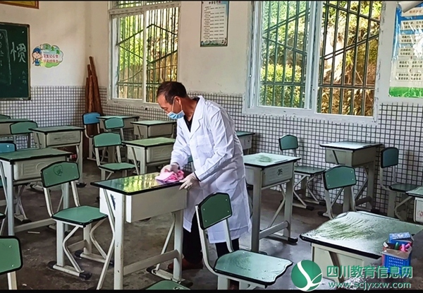 开学前教室卫生消毒.jpg