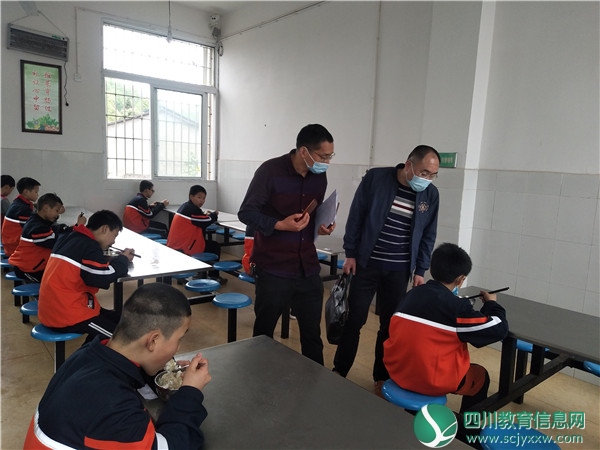 教科体局检查组到武胜县清平小学调研开学工作