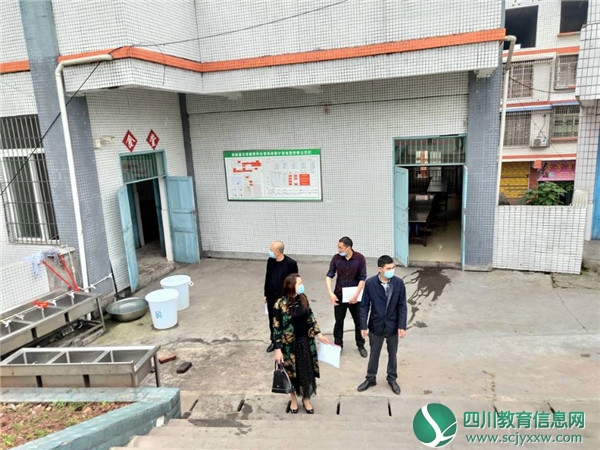 武胜县新学小学迎接县教育科技和体育局开学工作调研