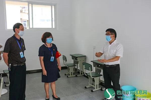 攀枝花市教体局副局长刘自力到市经贸旅游学校检查开学复课工作
