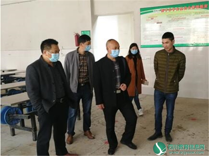 武胜县中心片区教育督导责任区检查新学小学开学工作